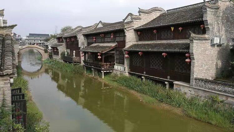 神秘洞口逃脱
